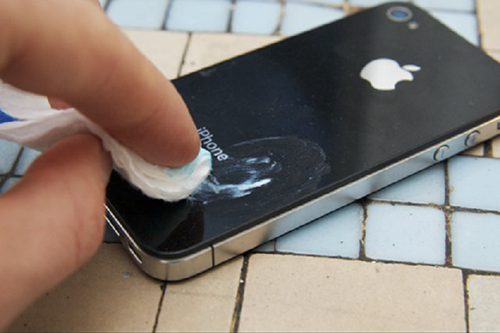 Как убрать царапины на телефоне домашними средствами самостоятельно