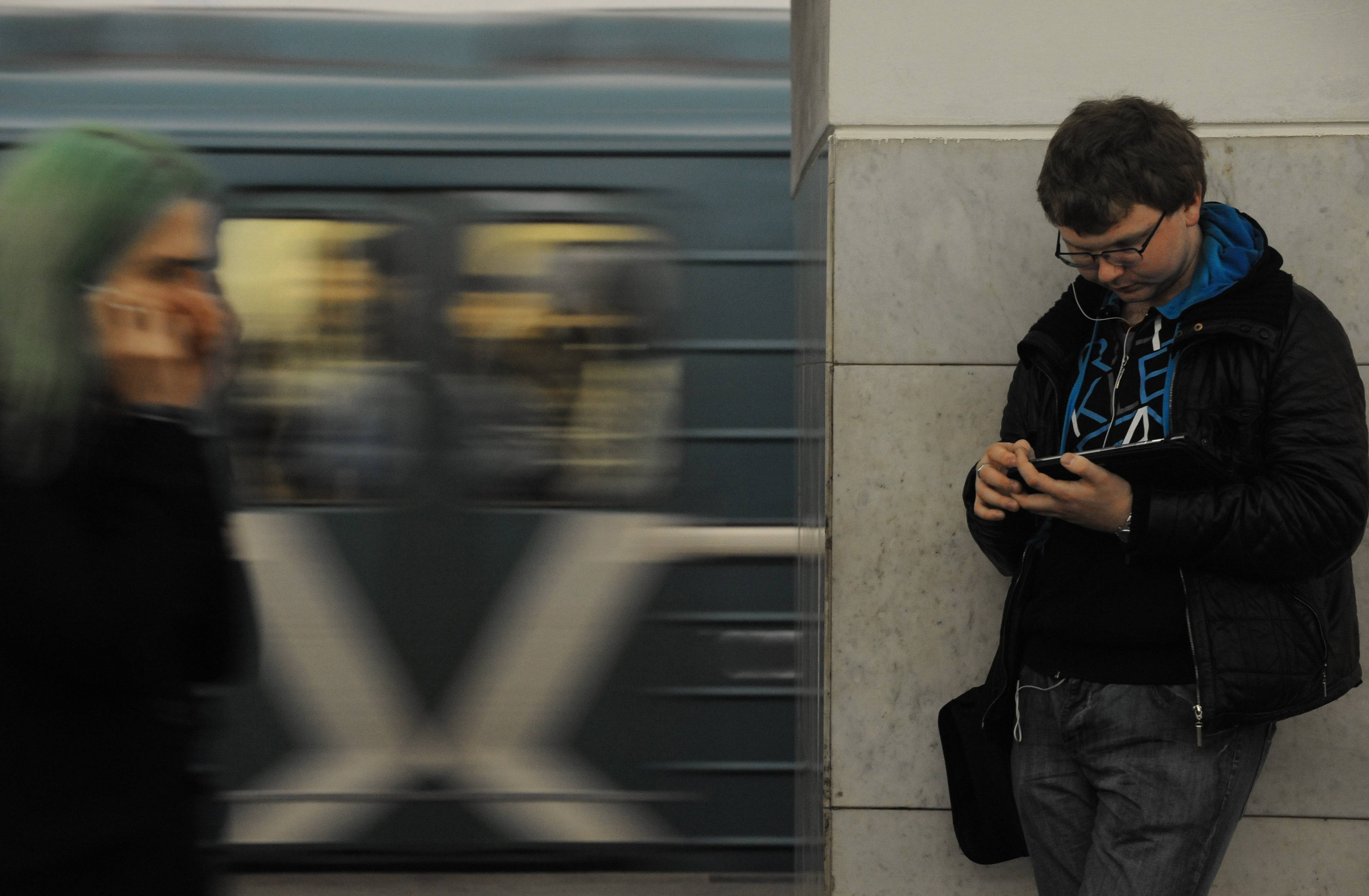 В московском метро запускают защищенный wi-fi — новости телекома